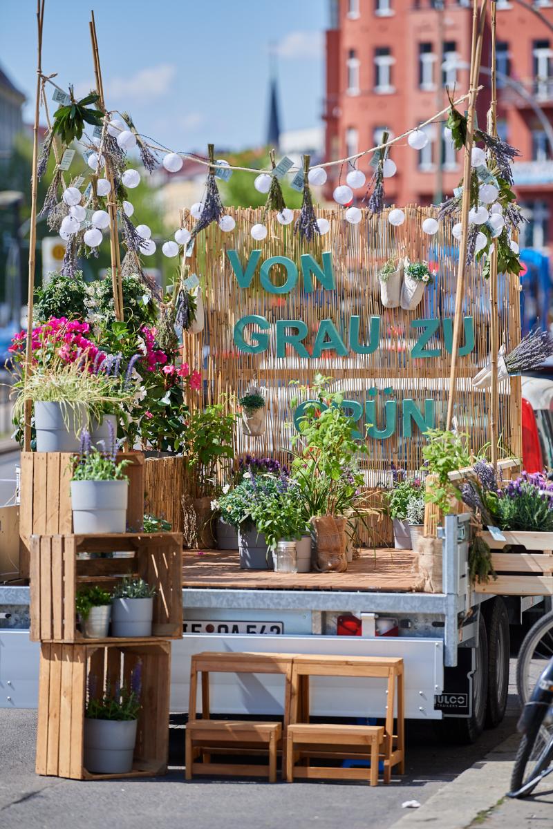 Pop-up balkons vergroenen Berlijns meest grijze straten